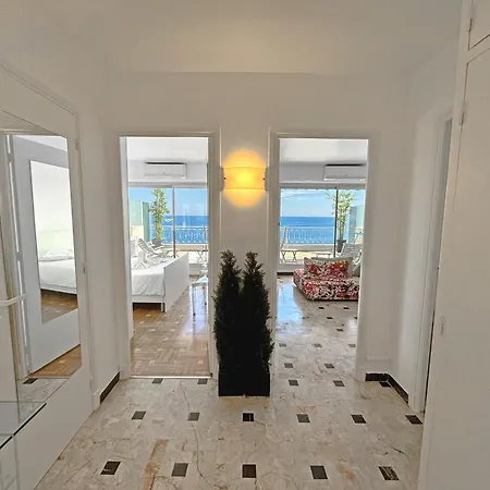 Apartment Stunning Rooftop Retreat On The Promenade Des *