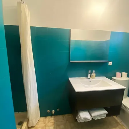 Quiet Apartment, Ac With Free Street Parking And Little Garden Apartment