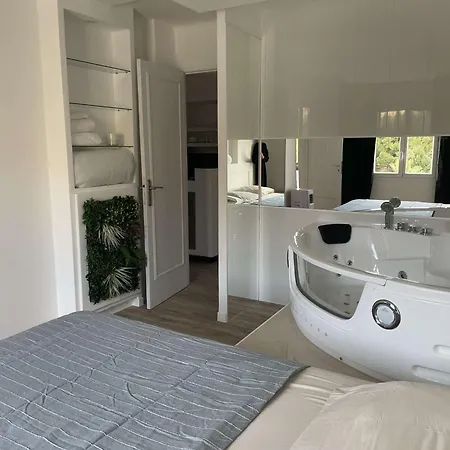 Apartment Chill 06 *