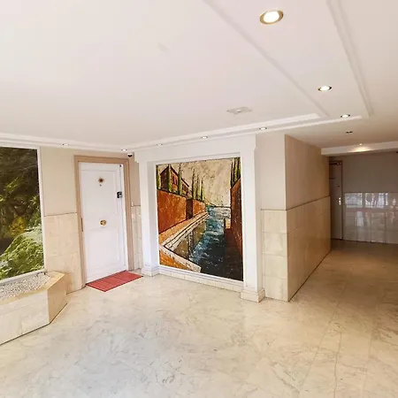 With Balcony - 1 Minute From The Apartment *