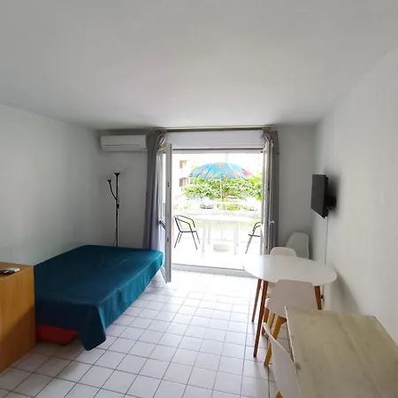 With Balcony - 1 Minute From The Apartment *
