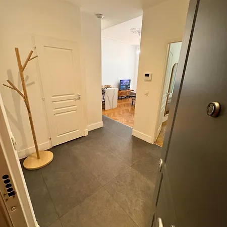 Elegant Central Flat With Private Terrace In Apartment Nice