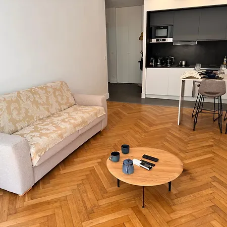 Apartment Elegant Central Flat With Private Terrace In *