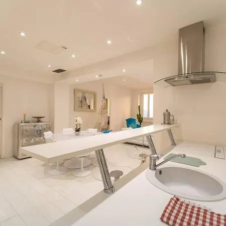 Apartment Elegant Et Spacieux 4p Au Coeur De La Vieille