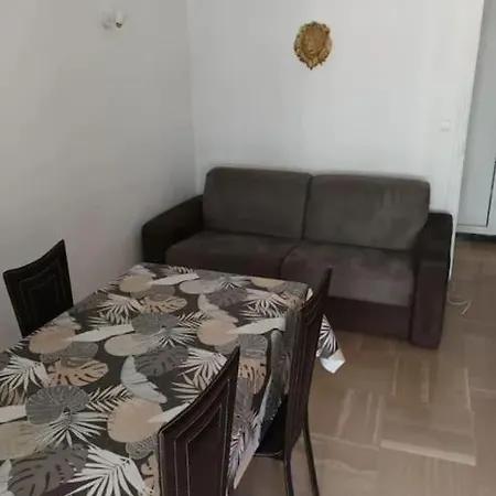 Une Vie Ensoleillee Apartment