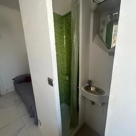 Apartment Centre *