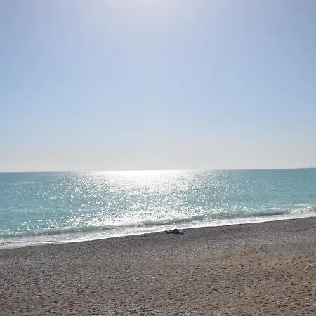 Apartment Centre Negresco 2 Pieces Calme A 150 M Des Plages Et Zone Pietonne, Parking Couvert