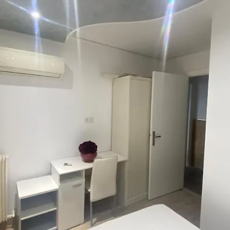Apartment Centre Negresco 2 Pieces Calme A 150 M Des Plages Et Zone Pietonne, Parking Couvert *