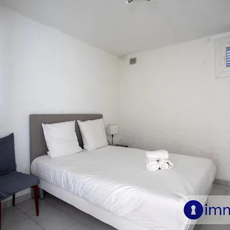 Apartment T3 Air-conditioned On One Level On The Heights Of *