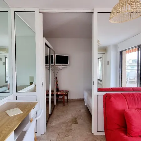 Center Apartment *