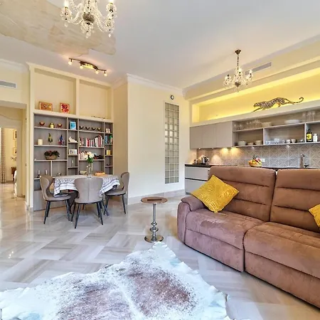 Elegant Apartment With Big Terrace