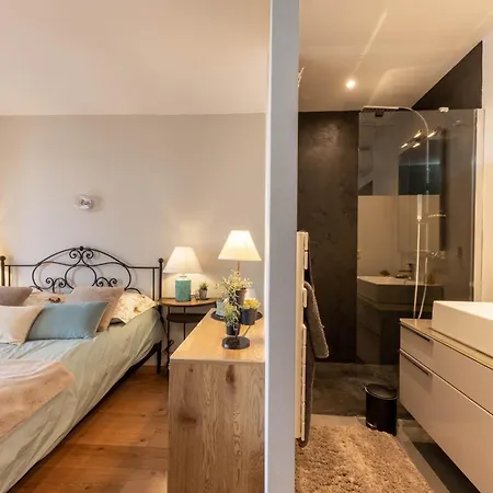 2 Nice Private Room With Pool Ans Garden Bed & Breakfast Nice