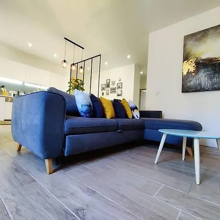 Apartment 2 Bedroom, 4-6 Pers., 5min To The Beach, Wifi, Ac