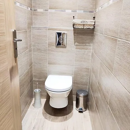 2 Bedroom, 4-6 Pers., 5min To The Beach, Wifi, Ac Nice