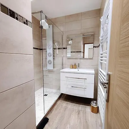 2 Bedroom, 4-6 Pers., 5min To The Beach, Wifi, Ac Nice