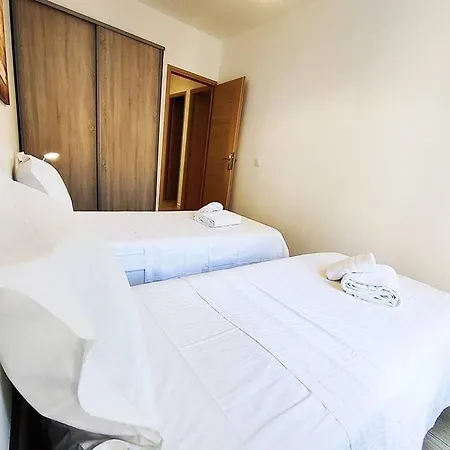 2 Bedroom, 4-6 Pers., 5min To The Beach, Wifi, Ac Nice