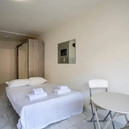 Apartment Air-conditioned District Bornala *