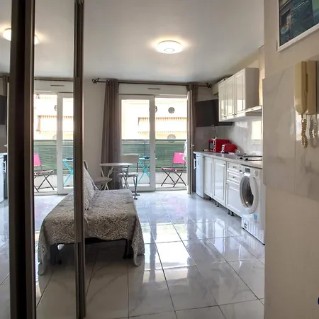 Air-conditioned District Bornala Apartment *