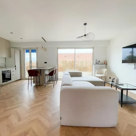 2 Bedroom Terrace - Downtown *