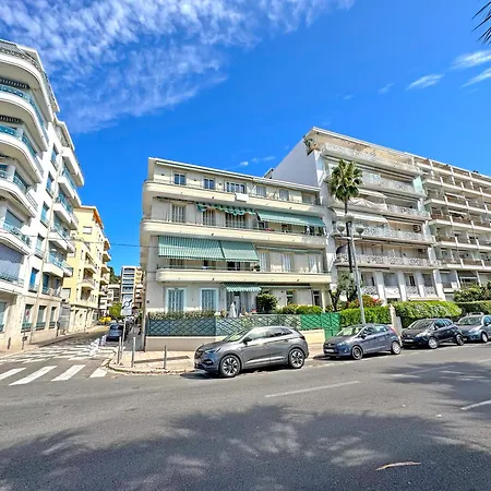 Apartment Derniere Etage Sur La Promenade! Nice