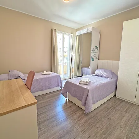 Apartment Derniere Etage Sur La Promenade! Nice