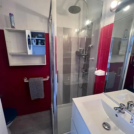 A 5min De La Apartment