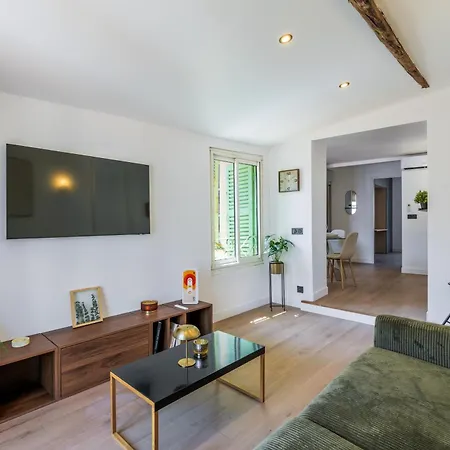 Magnifique Et Lumineux 3 Pieces Dans Le Carre Dor Apartment