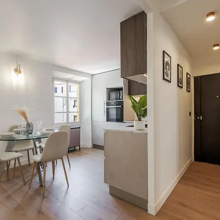 Magnifique Et Lumineux 3 Pieces Dans Le Carre Dor Nice