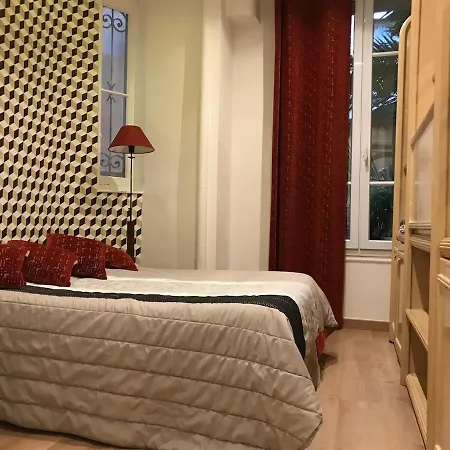 In 4 Guests, Town Center - Sea Apartment *