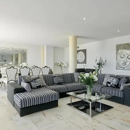 Holiday home Luxury With - Pool-gym *