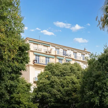 Renting - Hugo - Luxury Honeymoon Terrace Park View Free Parking Apartment *