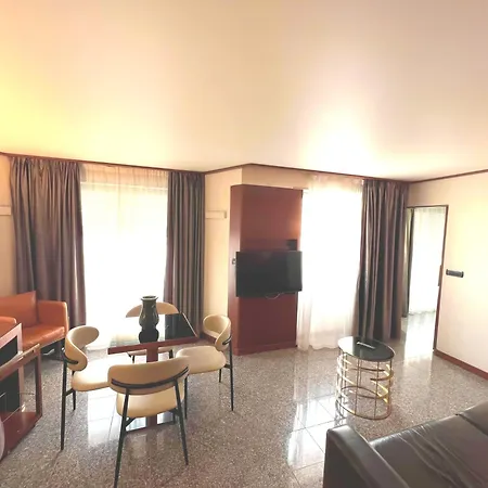 Hotel Goldstar & 4*