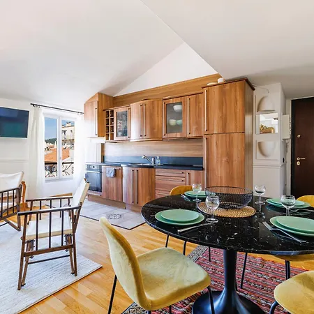 Spacieux Duplex - Carre D'or - A 2 Min De La *