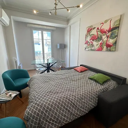 Palais Catherina 3 Pieces Et Commerces Rivoli Apartment