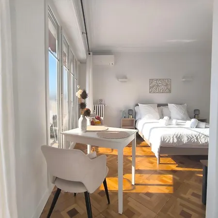 Renovated With Balcony & Side Sea View 25 Bis Promenade Des * Nice