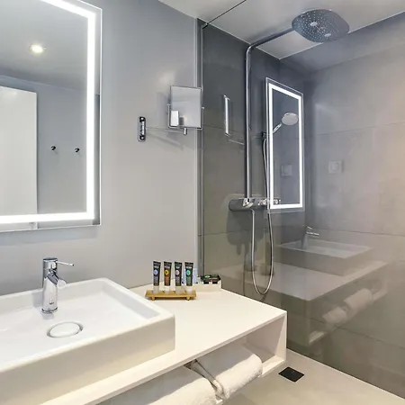 Novotel Centre Vieux Hotel 4*