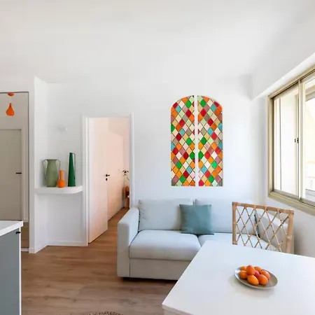 1br Design Balcony Center Tram & 10mins Apartment