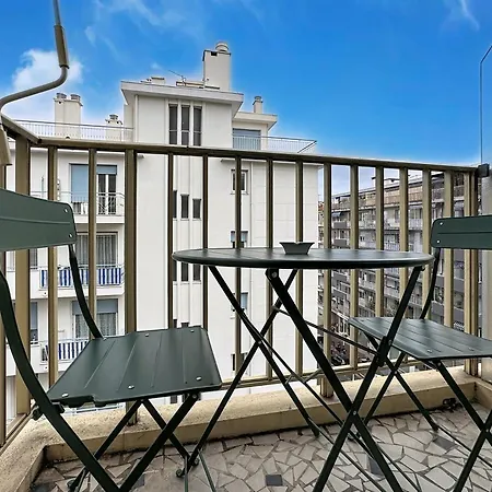 Apartment 1br Design Balcony Center Tram & 10mins
