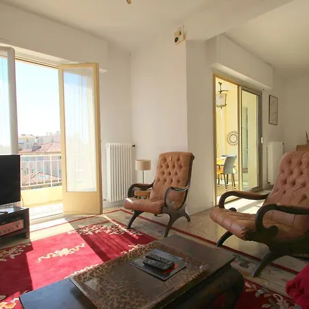 Riviera Sunny Afternoon Apartment *