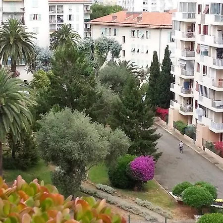 Les Autruches Apartment