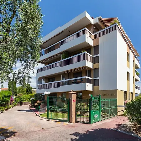 - Studio Avec Piscine Et Tennis