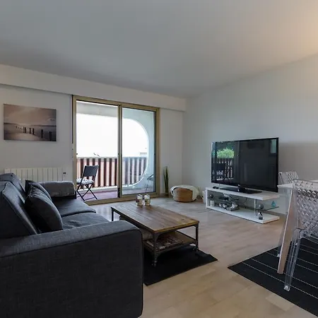 - Studio Avec Piscine Et Tennis