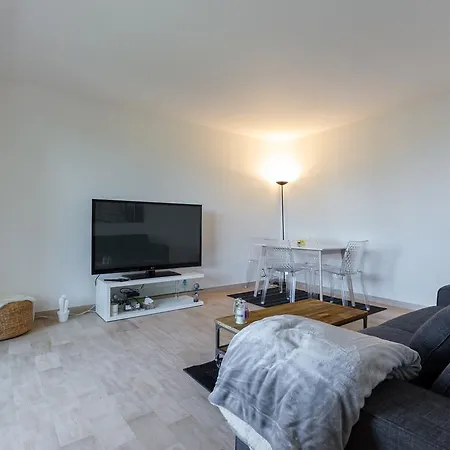 - Studio Avec Piscine Et Tennis