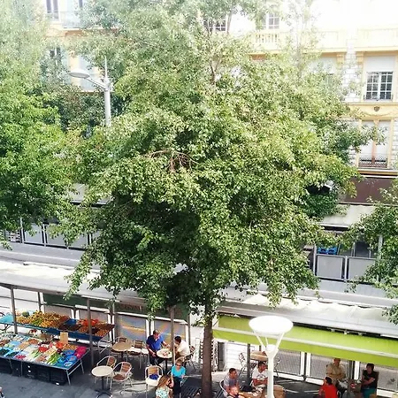 Sunny Flat In The Heart Of The Market