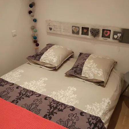 Sunny Flat In The Heart Of The Market