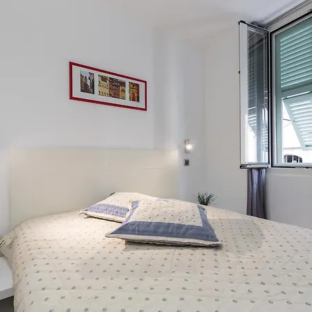 Centragence - Place Rossetti * Nice