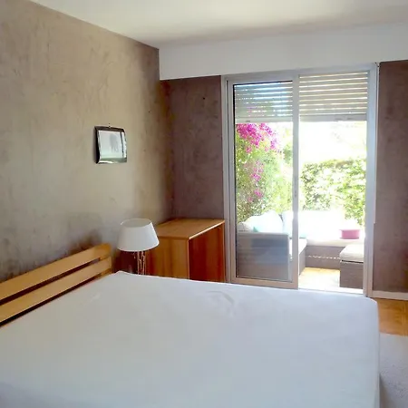 Mirandole Piscine Apartment *