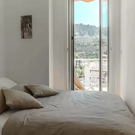 New Sea View 1 Bedroom Apartment, 10m From Beaches Nice