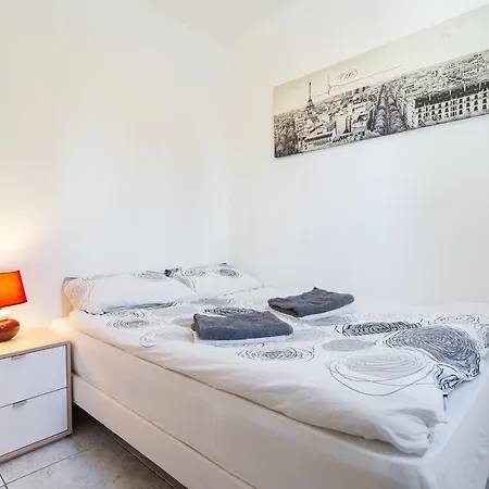 Juliette Balcony & Seaview Apartment *