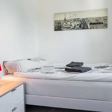 Juliette Balcony & Seaview Apartment